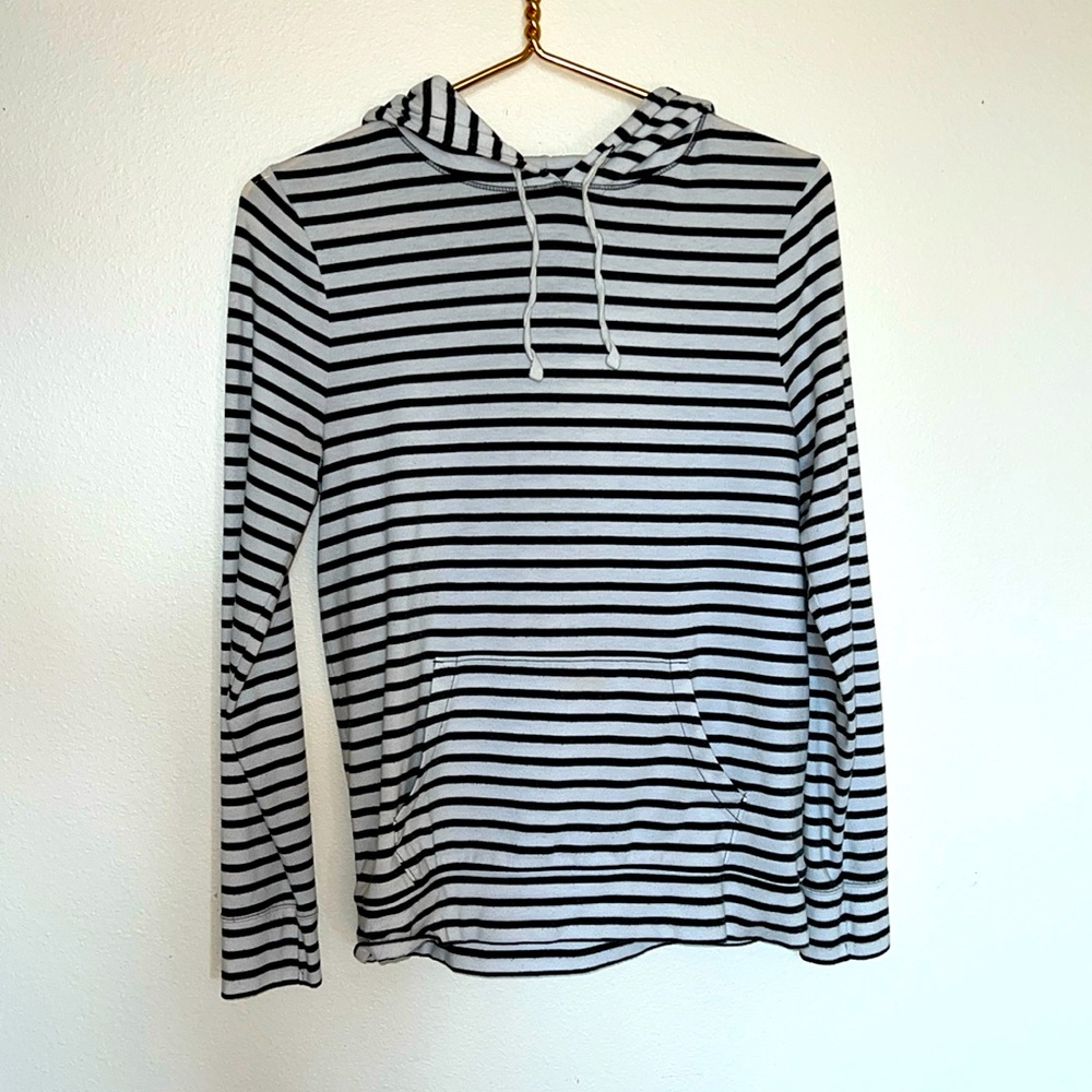 Women’s long sleeve hooded shirt